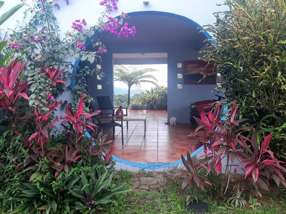 Appartement Swim & Paint Art Retreat à Las Piedras