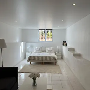 https://t3-avec-jardin-et-piscine-prive.fr-provencehotel.com
